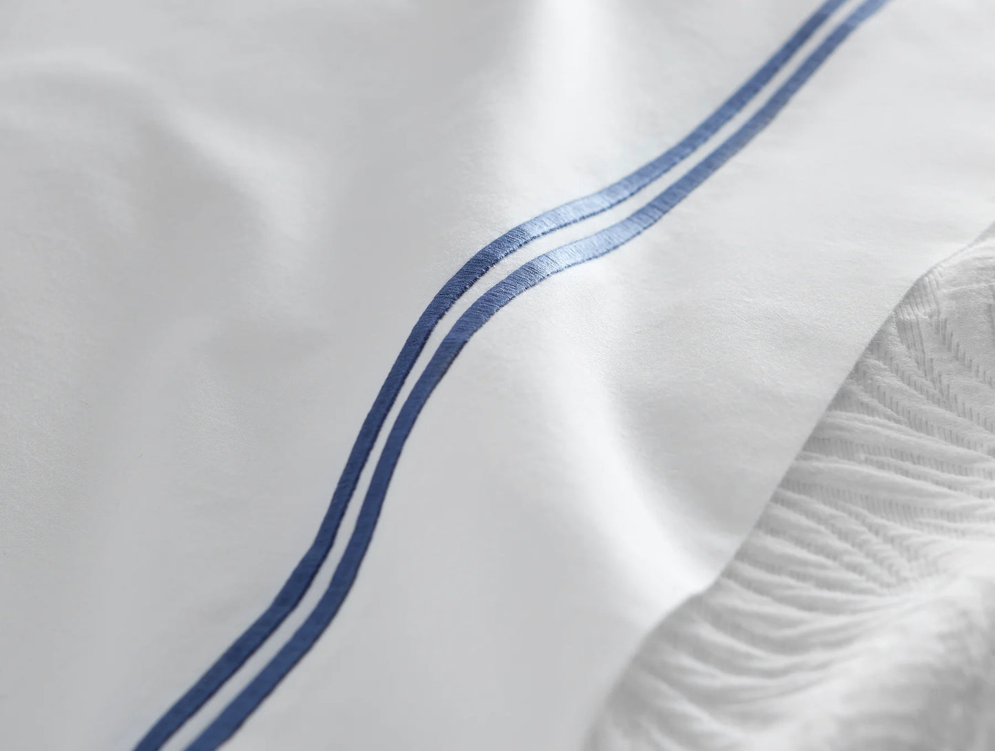 Last Mango Queen Sheet Set – White/Navy Double Border | 200TC Cotton Percale