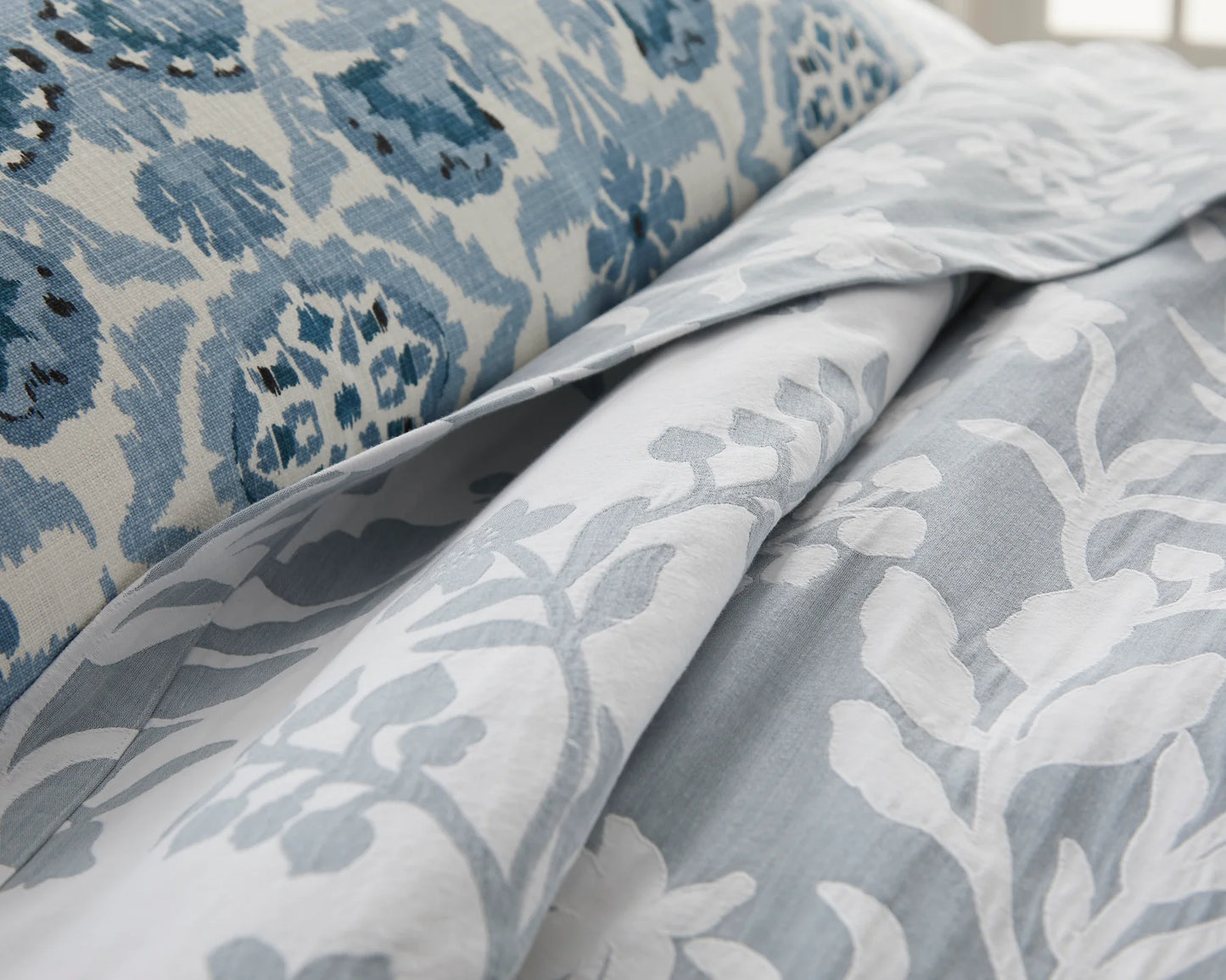 Keys Luxe Reversible Throw | Garment-Washed Blue & White Cotton 54x98